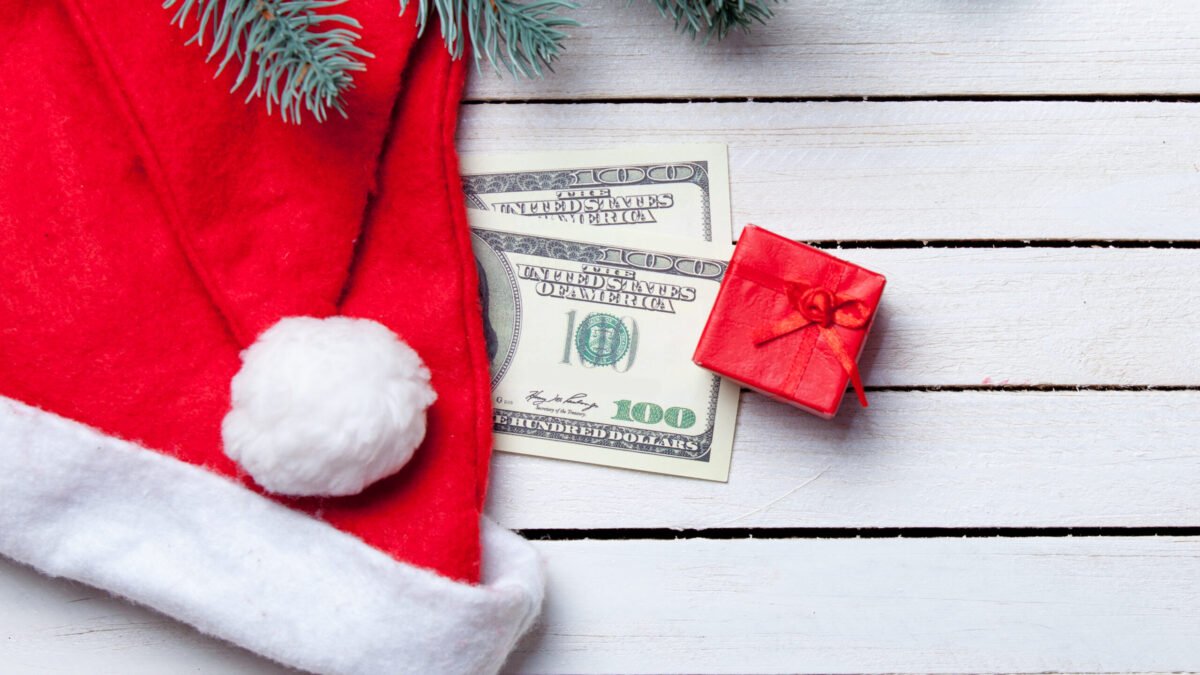 When a Holiday Loan Makes Sense (and When It Doesn’t) 4 When a Holiday Loan Makes Sense (and When It Doesn’t)