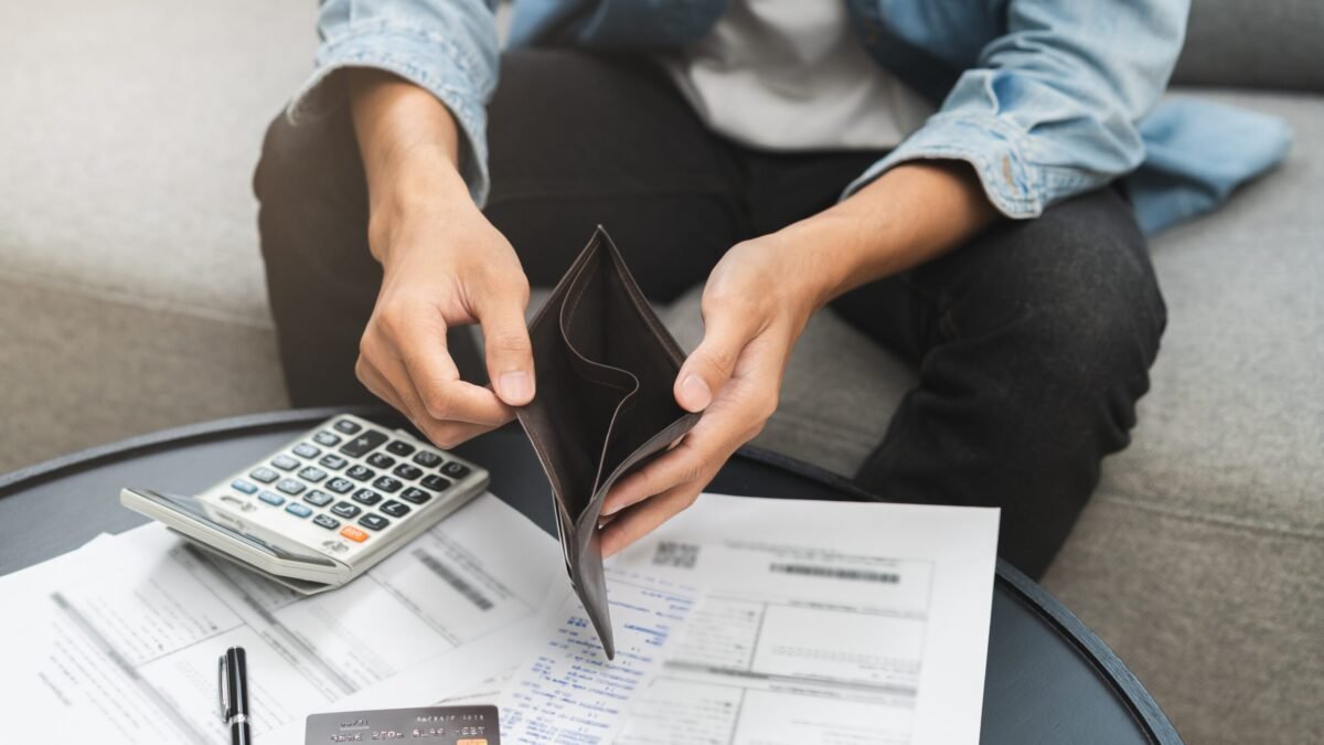 Person holding an empty wallet