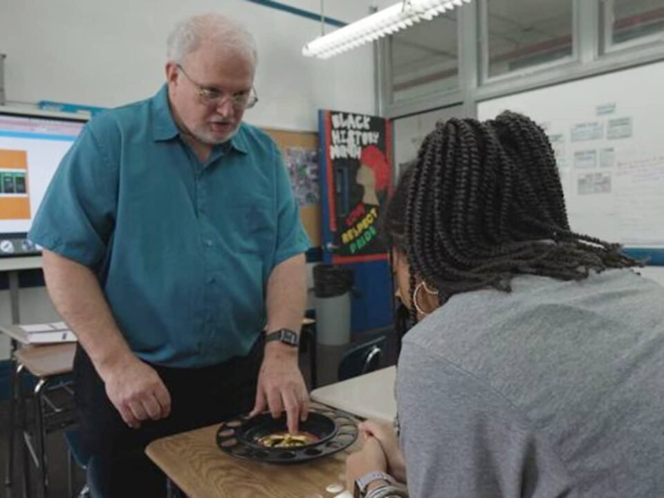 Schools use financial literacy to teach risks 6 Schools use financial literacy to teach risks